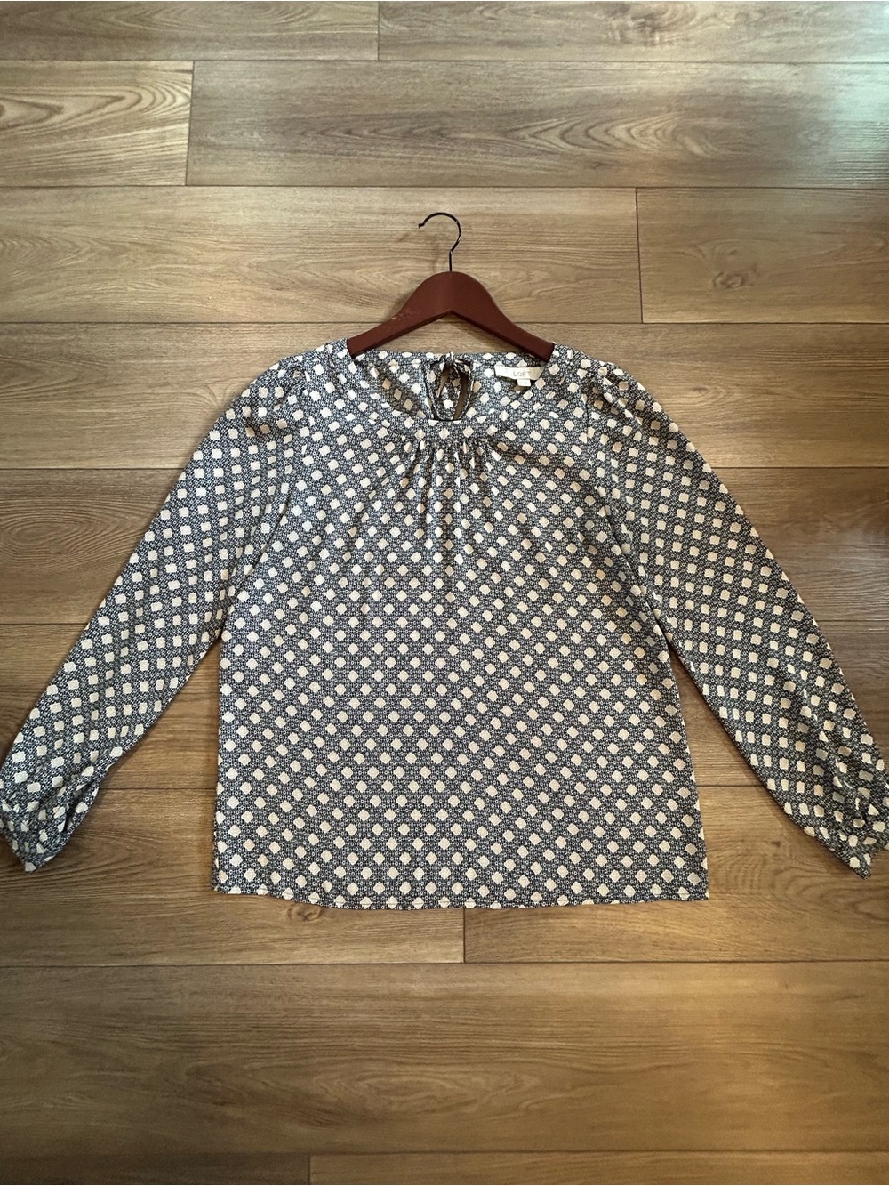 LOFT Printed Tie Neck Cream Long Sleeve Size Small
